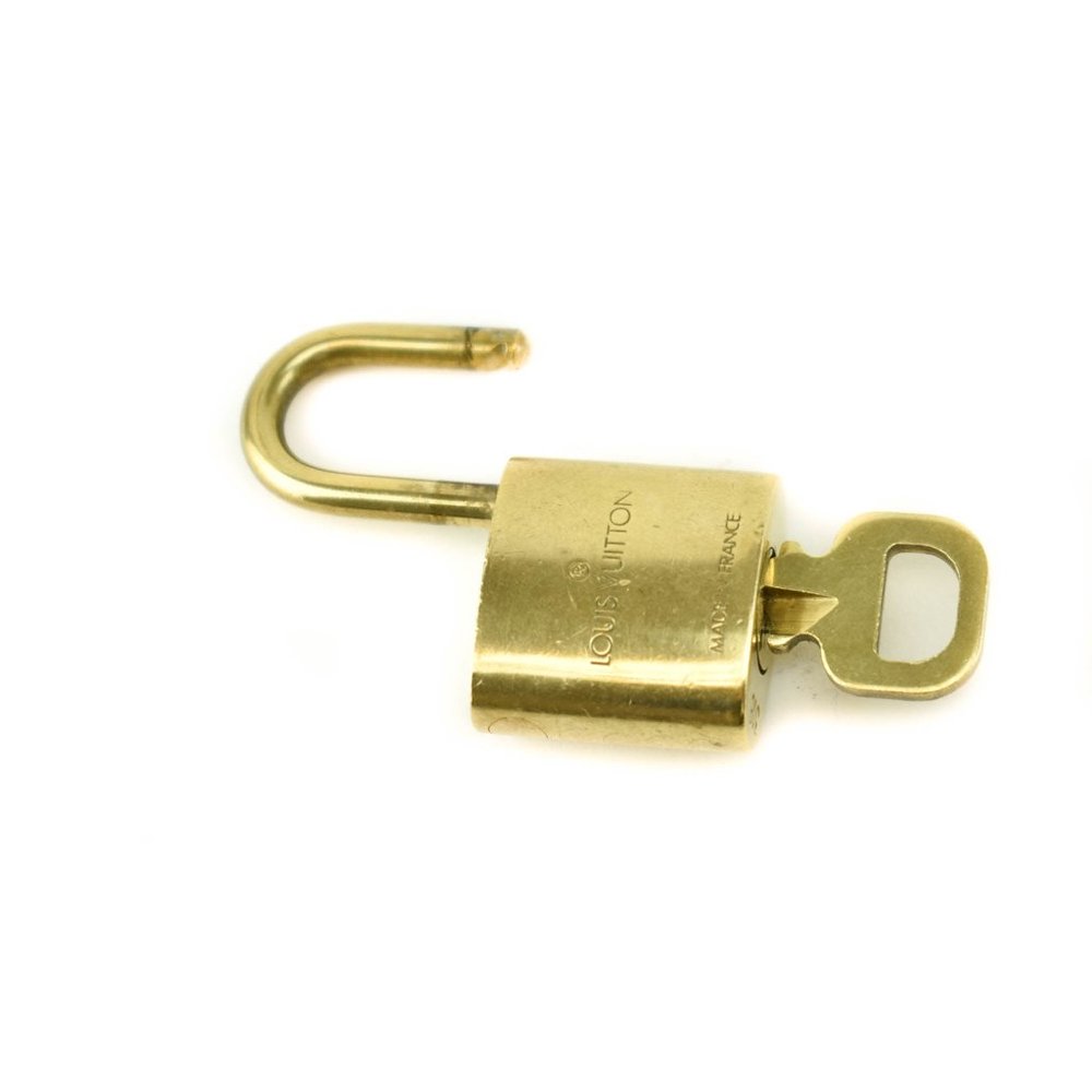 LOUIS VUITTON: Gold/Brass, Metal "LV" Logo Padlock & Key Set #318 (tj) - Picture 4 of 5